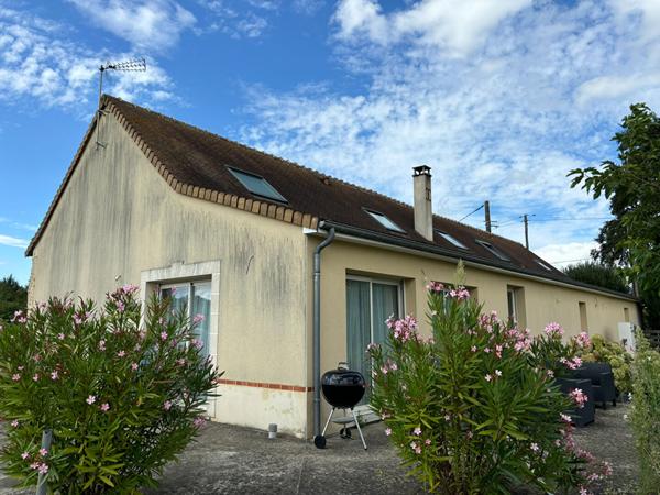 Charmante longère rénovée, située au BAILLEUL entre La Flèche et Sablé-sur-Sarthe .