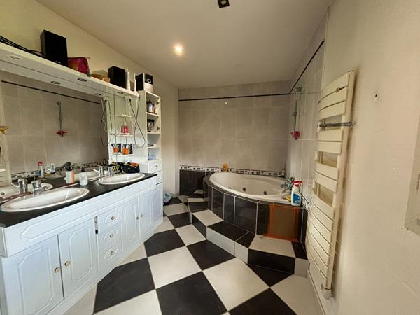 Charmante longère rénovée, située au BAILLEUL entre La Flèche et Sablé-sur-Sarthe .