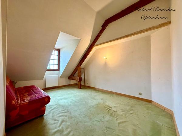 MAISON 142 m², 3 CHAMBRES ET HANGAR DE PLUS DE 300 m²