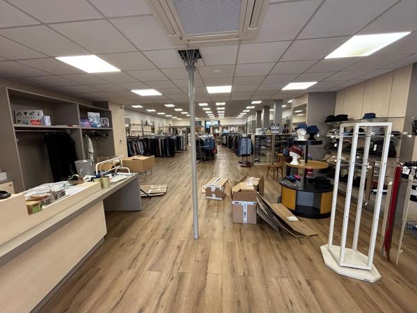Bureaux à louer à Pessac centre avec vitrine - Proche gare et commerces