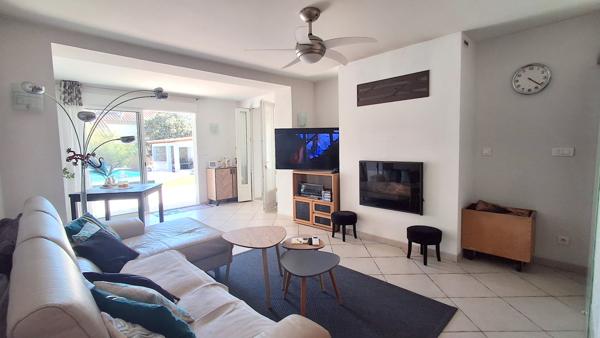 Berre-l'Étang (13130) Villa de plain pied T4 sur terrain avec piscine