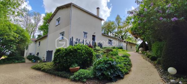 Propriété avec dépendances – À proximité de Saint-Maixent-l’École

À seulement 25 minutes de Niort, découvrez cette belle propriété de caractère développant 277 m² habitables, implantée sur un terrain arboré de 4 650 m², idéale pour un projet familial, multigénérationnel ou locatif.

La maison principale séduit par ses volumes généreux et sa luminosité. Elle comprend une vaste pièce de vie chaleureuse avec inserts à bois, une cuisine aménagée et équipée avec îlot central, ainsi que 4 chambres, dont 2 suites parentales à l'étage.

Un sous-sol complet vient compléter l’ensemble avec garage, atelier, cave et cuisine d’été.
Le chauffage est assuré par un système bois et électrique.

Deux dépendances indépendantes offrent un fort potentiel :
- Un appartement T3 de 68 m², entièrement équipé, comprenant 2 chambres, une salle d'eau avec toilettes et bénéficiant d’un chauffage par pompe à chaleur.
- Un studio de 30 m² avec coin cuisine, indépendant et chauffé à l’électrique.

Informations complémentaires :
- Taxe foncière 2025 : 2 127 €
- Revenus locatifs 2025 : 8 118 €

Cette propriété rare sur le secteur offre de nombreuses possibilités : résidence principale avec revenus complémentaires, activité locative ou projet familial.
Le terrain offre également un bel espace extérieur idéal pour un potager, des aménagements paysagers ou des moments de détente en famille.

À noter : présence d’une activité artisanale à proximité pouvant occasionner une ambiance sonore en journée.

Je reste à votre disposition pour tout renseignement complémentaire et pour organiser une visite, après un premier échange téléphonique afin de mieux comprendre votre projet.