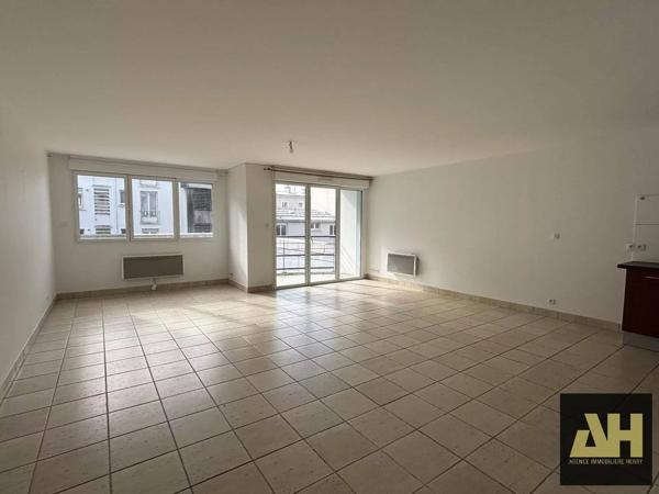 BREST CENTRE SIAM - APPARTEMENT DE 85 M2 AVEC TERRASSE - ASCENSEUR ET GARAGE SÉCURISÉ - RÉSIDENCE RÉCENTE DE 2004 - RARE