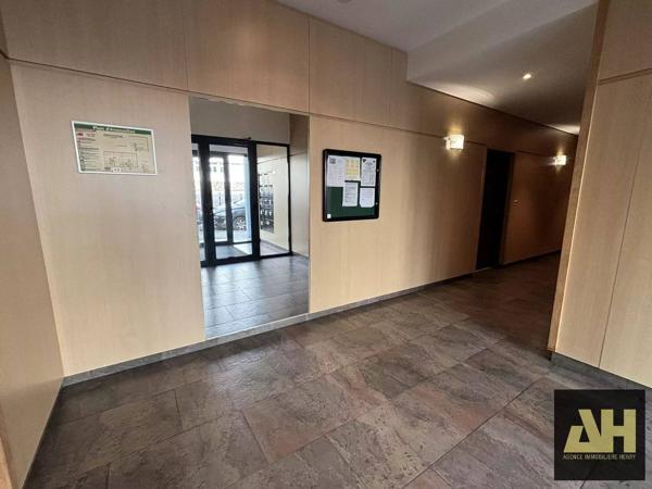 BREST CENTRE SIAM - APPARTEMENT DE 85 M2 AVEC TERRASSE - ASCENSEUR ET GARAGE SÉCURISÉ - RÉSIDENCE RÉCENTE DE 2004 - RARE