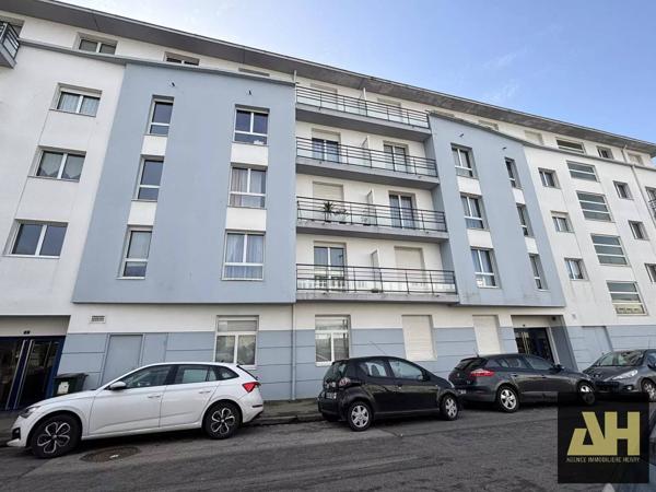 BREST CENTRE SIAM - APPARTEMENT DE 85 M2 AVEC TERRASSE - ASCENSEUR ET GARAGE SÉCURISÉ - RÉSIDENCE RÉCENTE DE 2004 - RARE