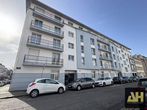 BREST CENTRE SIAM - APPARTEMENT DE 85 M2 AVEC TERRASSE - ASCENSEUR ET GARAGE SÉCURISÉ - RÉSIDENCE RÉCENTE DE 2004 - RARE