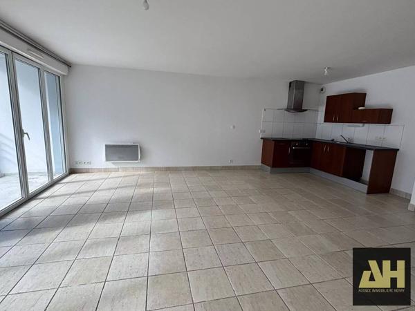 BREST CENTRE SIAM - APPARTEMENT DE 85 M2 AVEC TERRASSE - ASCENSEUR ET GARAGE SÉCURISÉ - RÉSIDENCE RÉCENTE DE 2004 - RARE