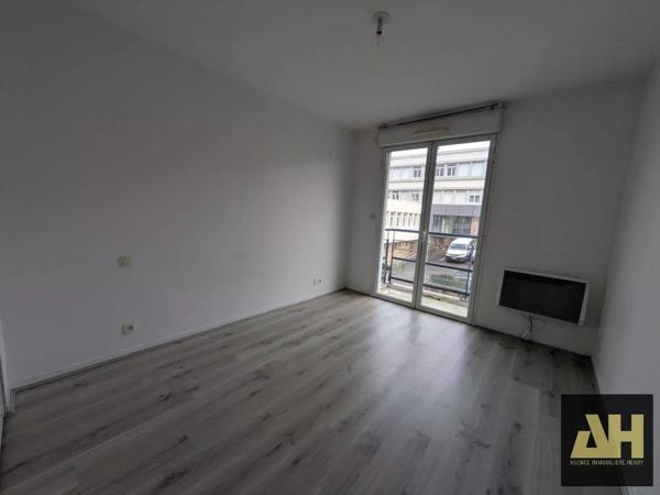 BREST CENTRE SIAM - APPARTEMENT DE 85 M2 AVEC TERRASSE - ASCENSEUR ET GARAGE SÉCURISÉ - RÉSIDENCE RÉCENTE DE 2004 - RARE