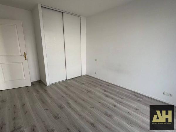 BREST CENTRE SIAM - APPARTEMENT DE 85 M2 AVEC TERRASSE - ASCENSEUR ET GARAGE SÉCURISÉ - RÉSIDENCE RÉCENTE DE 2004 - RARE