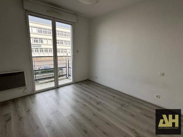BREST CENTRE SIAM - APPARTEMENT DE 85 M2 AVEC TERRASSE - ASCENSEUR ET GARAGE SÉCURISÉ - RÉSIDENCE RÉCENTE DE 2004 - RARE