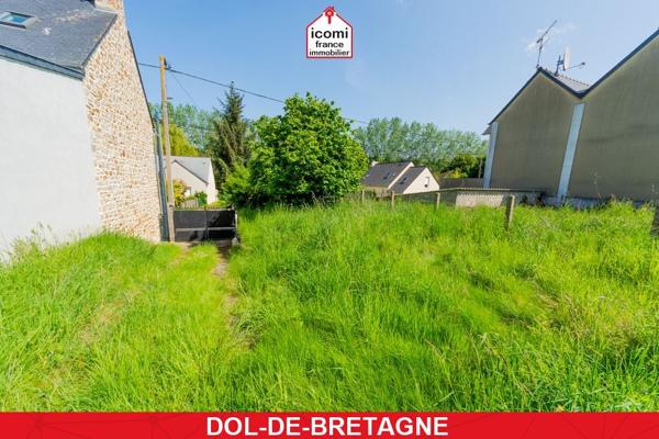 A VENDRE - TERRAIN 558M² CLOS - HORS LOTISSEMENT- NON VIABILISE - LIBRE DE CONSTRUCTEUR - BEAU POTENTIEL - TOUT A L'EGOUT