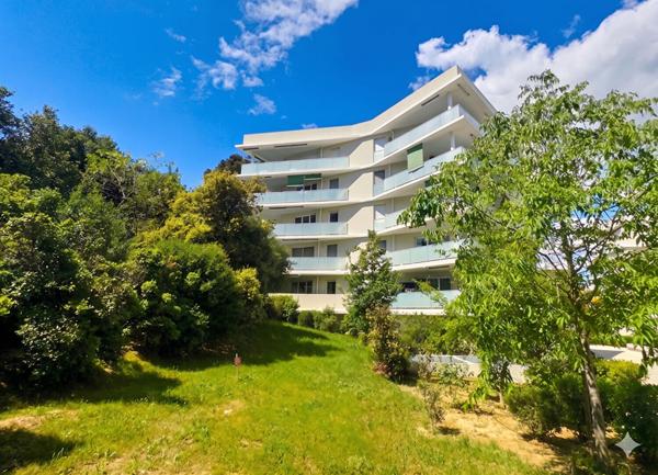 Appartement T4 - dernier étage - 86 m2 - 3 Terrasses - 2 salles de bains