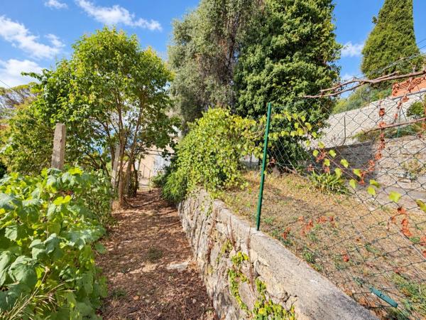 MAISON À RÉNOVER AVEC DEUX APPARTEMENTS ET VUE MER – GRASSE EST(06)