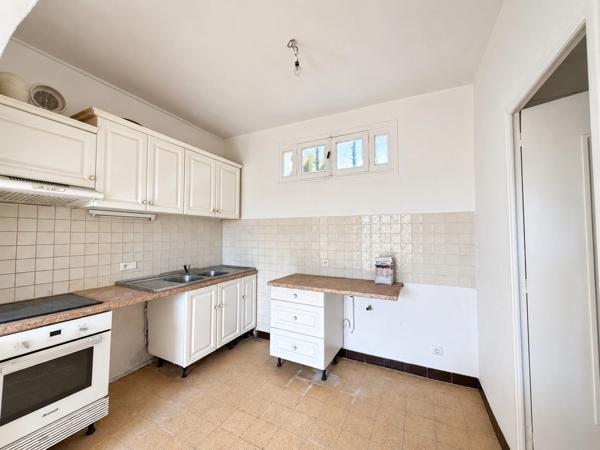 MAISON À RÉNOVER AVEC DEUX APPARTEMENTS ET VUE MER – GRASSE EST(06)