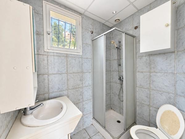 MAISON À RÉNOVER AVEC DEUX APPARTEMENTS ET VUE MER – GRASSE EST(06)