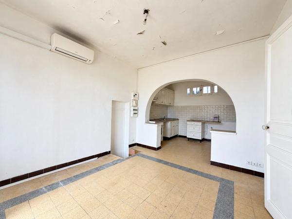 MAISON À RÉNOVER AVEC DEUX APPARTEMENTS ET VUE MER – GRASSE EST(06)