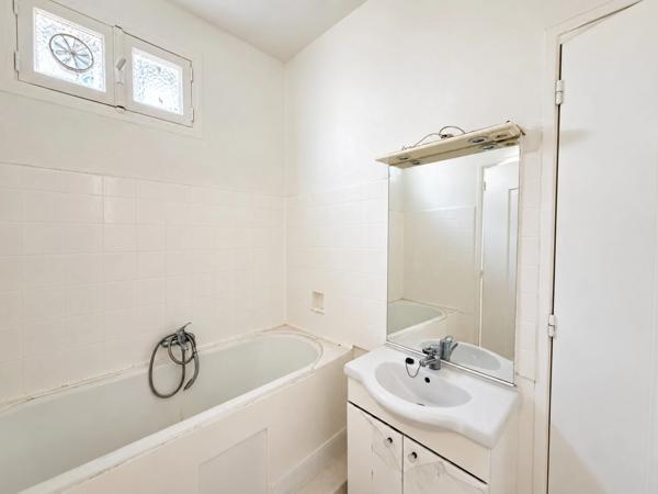 MAISON À RÉNOVER AVEC DEUX APPARTEMENTS ET VUE MER – GRASSE EST(06)