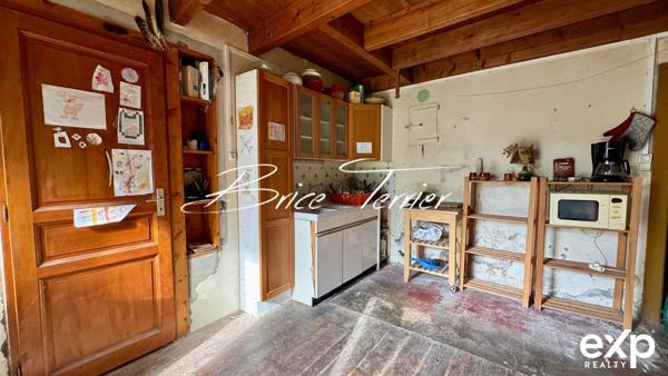 Maison de 41m2 ainsi que 69m2 de combles et sa cabane