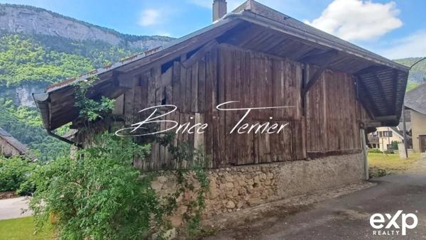 Maison de 41m2 ainsi que 69m2 de combles et sa cabane