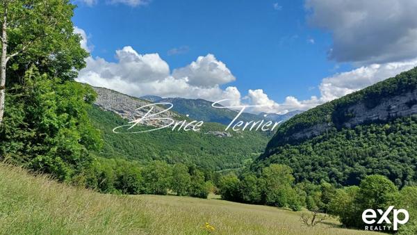 Maison de 41m2 ainsi que 69m2 de combles et sa cabane