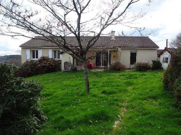 SECTEUR AMBAZAC VASTE MAISON DE 122 M² SUR SOUS-SOL SEMI ENTERRE 4 CHAMBRES SUR UN TERRAIN DE 2500 M²