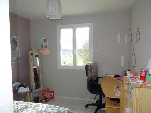 SECTEUR AMBAZAC VASTE MAISON DE 122 M² SUR SOUS-SOL SEMI ENTERRE 4 CHAMBRES SUR UN TERRAIN DE 2500 M²