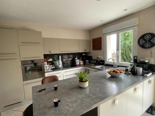 ST HILAIRE ST FLORENT MAISON 3 CHAMBRES DE PLAIN PIED SUR PARCELLE DE 848M2 DE TERRAIN ARBORE CLOS