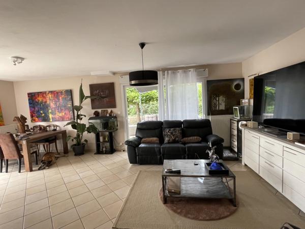 ST HILAIRE ST FLORENT MAISON 3 CHAMBRES DE PLAIN PIED SUR PARCELLE DE 848M2 DE TERRAIN ARBORE CLOS