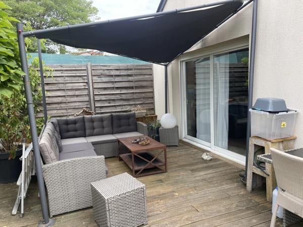 ST HILAIRE ST FLORENT MAISON 3 CHAMBRES DE PLAIN PIED SUR PARCELLE DE 848M2 DE TERRAIN ARBORE CLOS