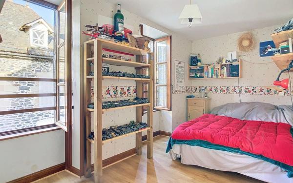 Maison à vendre    4 pièces • 155 m2 Pleaux