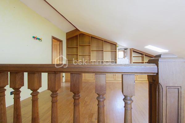 Rare : Demeure en pierre de 250 m² utiles au cœur du village tout commerces médiéval de Nant. Laissez-vous séduire par le charme absolu de cette très belle et grande maison de 170 m² habitables, idéalement située au centre de la célèbre rue des "artistes". Ce bien d'exception allie cachet historique, volume généreux et potentiel unique grâce à ses 80 m² de surfaces annexes. Parmi elles, vous découvrirez au rez-de-chaussée une magnifique cave voutée de 60 m² (ancienne galerie d'artiste renommée), idéale pour un projet artistique, commercial haut de gamme. Les étages quand à eux  offres de grandes pièces, 3 à 4 chambres. LES + DE LA MAISON : Entièrement isolée, huisseries double vitrage,climatisation réversible, 2 poêles bois, possibilité de revenus locatifs. Contactez-moi Guy JAYET au 0611566624 et saisissez cette occasion unique d’acquérir un bijou immobilier.