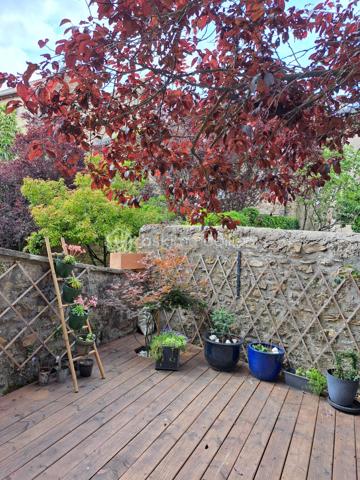 Rare : Demeure en pierre de 250 m² utiles au cœur du village tout commerces médiéval de Nant. Laissez-vous séduire par le charme absolu de cette très belle et grande maison de 170 m² habitables, idéalement située au centre de la célèbre rue des "artistes". Ce bien d'exception allie cachet historique, volume généreux et potentiel unique grâce à ses 80 m² de surfaces annexes. Parmi elles, vous découvrirez au rez-de-chaussée une magnifique cave voutée de 60 m² (ancienne galerie d'artiste renommée), idéale pour un projet artistique, commercial haut de gamme. Les étages quand à eux  offres de grandes pièces, 3 à 4 chambres. LES + DE LA MAISON : Entièrement isolée, huisseries double vitrage,climatisation réversible, 2 poêles bois, possibilité de revenus locatifs. Contactez-moi Guy JAYET au 0611566624 et saisissez cette occasion unique d’acquérir un bijou immobilier.