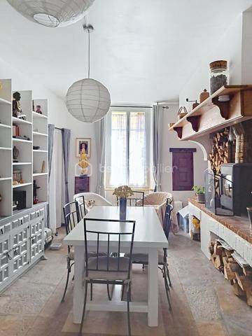 Rare : Demeure en pierre de 250 m² utiles au cœur du village tout commerces médiéval de Nant. Laissez-vous séduire par le charme absolu de cette très belle et grande maison de 170 m² habitables, idéalement située au centre de la célèbre rue des "artistes". Ce bien d'exception allie cachet historique, volume généreux et potentiel unique grâce à ses 80 m² de surfaces annexes. Parmi elles, vous découvrirez au rez-de-chaussée une magnifique cave voutée de 60 m² (ancienne galerie d'artiste renommée), idéale pour un projet artistique, commercial haut de gamme. Les étages quand à eux  offres de grandes pièces, 3 à 4 chambres. LES + DE LA MAISON : Entièrement isolée, huisseries double vitrage,climatisation réversible, 2 poêles bois, possibilité de revenus locatifs. Contactez-moi Guy JAYET au 0611566624 et saisissez cette occasion unique d’acquérir un bijou immobilier.