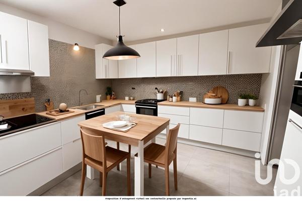 Maison de ville 6 pièces de 209 m² à Guerlesquin (29650)