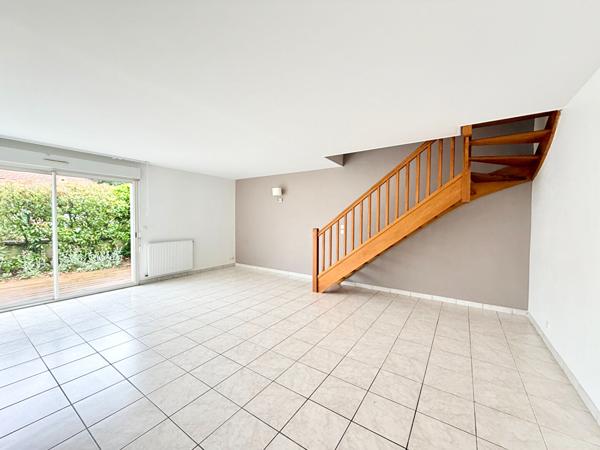 PESSAC-LES ECHOPPES- Maison 108m2 - 4 pièces - 3ch - 2 places de stationnement