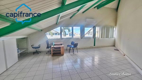 Local professionnel en duplex à Jarry secteur Houelbourg