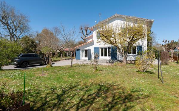 Maison à vendre    6 pièces • 145 m2 Bretagne-de-Marsan