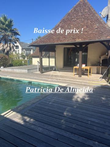 Maison familiale au coeur du centre ville, avec jardin , piscine