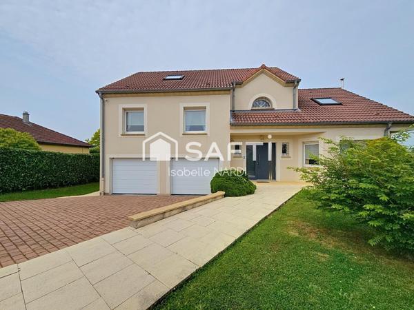 Maison familiale avec piscine dans un cadre paisible à Rugy