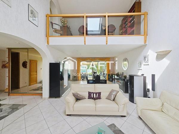 Maison familiale avec piscine dans un cadre paisible à Rugy