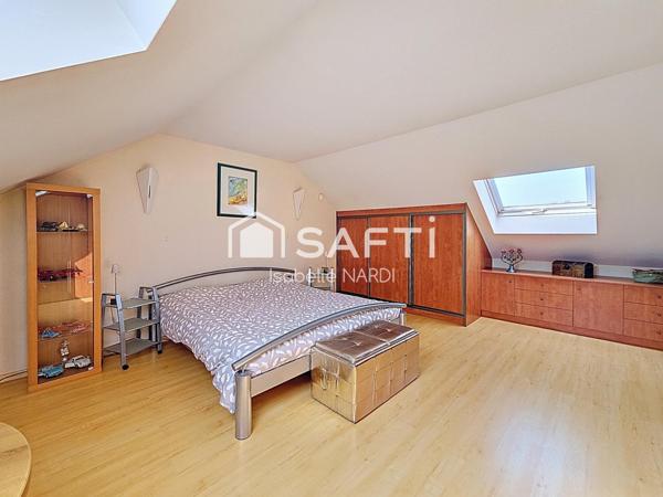 Maison familiale avec piscine dans un cadre paisible à Rugy