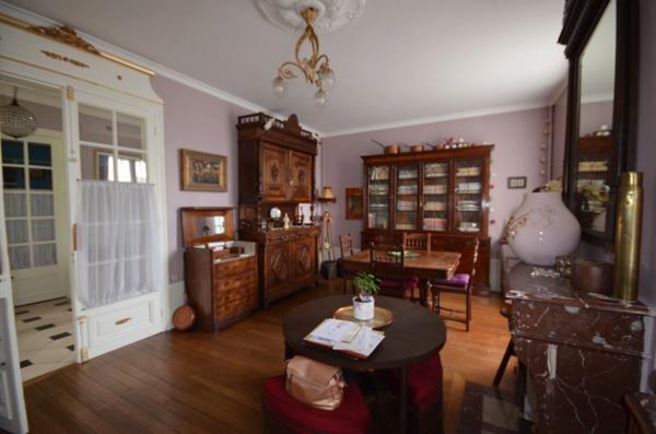 CHÂTEAU THIERRY (02) à vendre belle maison bourgeoise et son jardin joliment agencé.