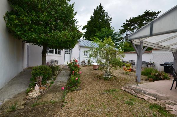CHÂTEAU THIERRY (02) à vendre belle maison bourgeoise et son jardin joliment agencé.