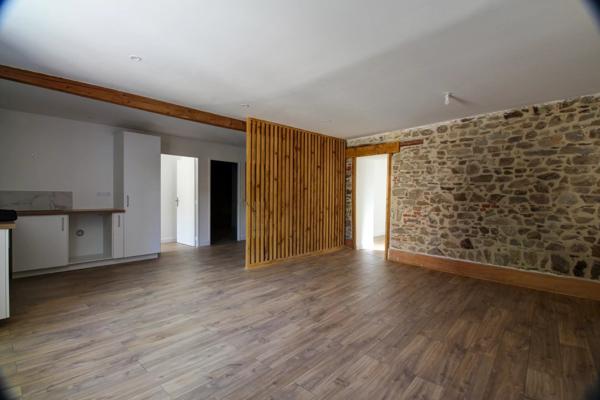 Location                                                      Appartement
                        
                                         76 m2                     à Doizieux