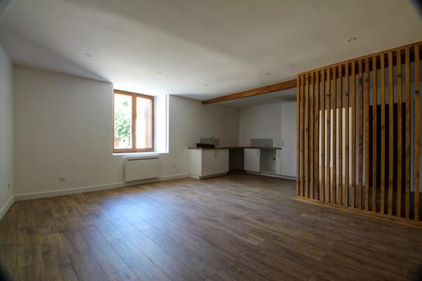 Location                                                      Appartement
                        
                                         76 m2                     à Doizieux