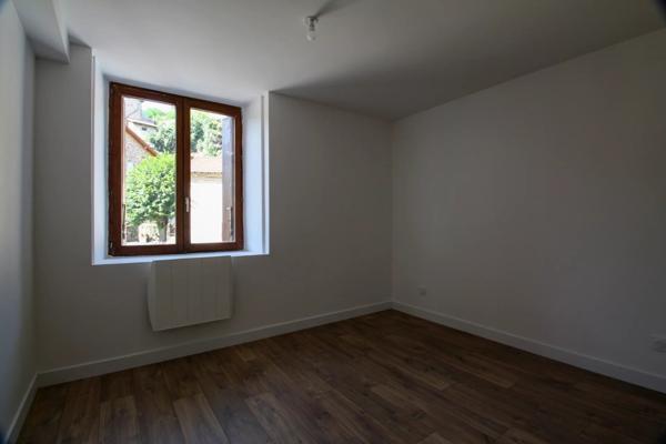 Location                                                      Appartement
                        
                                         76 m2                     à Doizieux