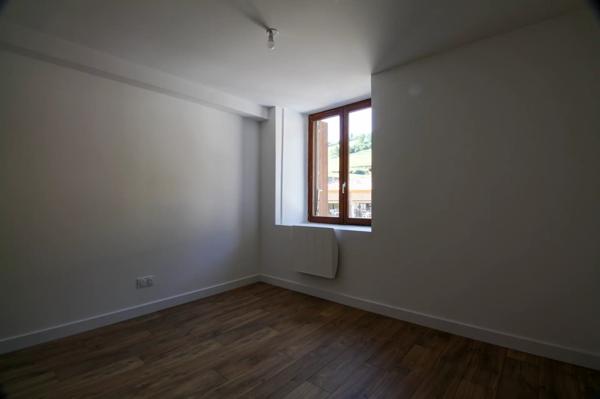 Location                                                      Appartement
                        
                                         76 m2                     à Doizieux