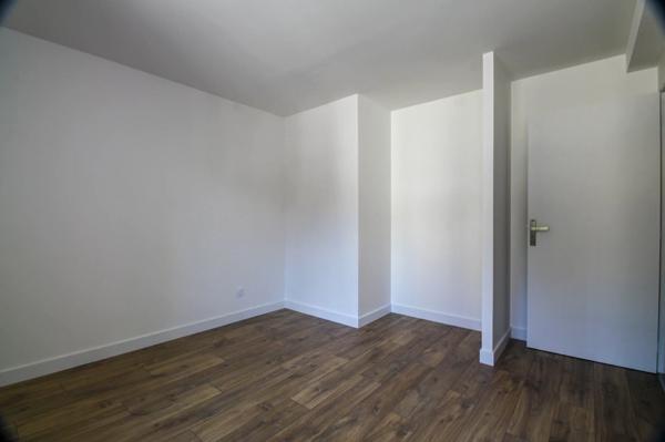 Location                                                      Appartement
                        
                                         76 m2                     à Doizieux