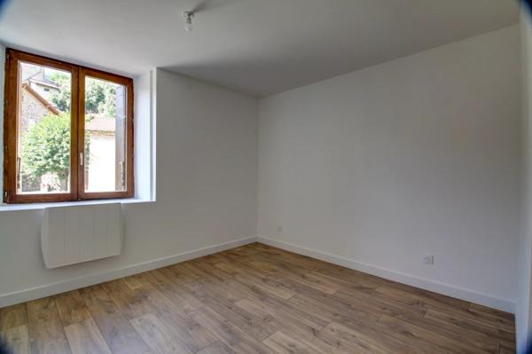 Location                                                      Appartement
                        
                                         76 m2                     à Doizieux