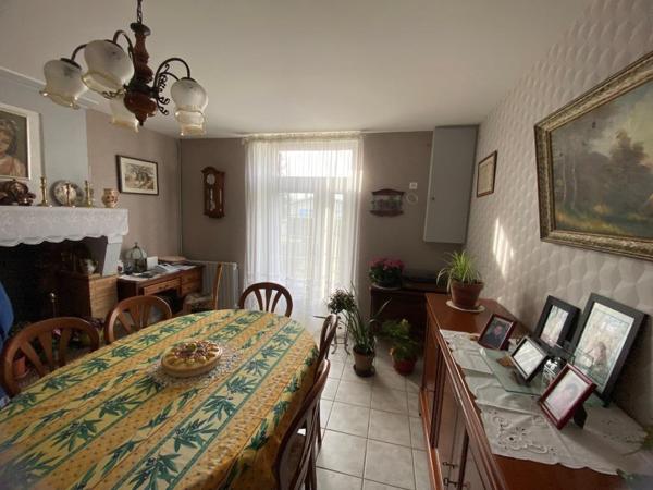 ST YZAN MAISON A RAFRAÎCHIR SUR 840 M² Saint-Yzan-de-Soudiac (33920)